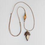 گردنبند چوب گردو و فلز برنج