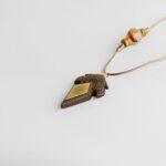 گردنبند چوب گردو و فلز برنج