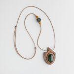 گردنبند چوب گردو و کهربای سبز