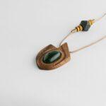 گردنبند چوب گردو و کهربای سبز