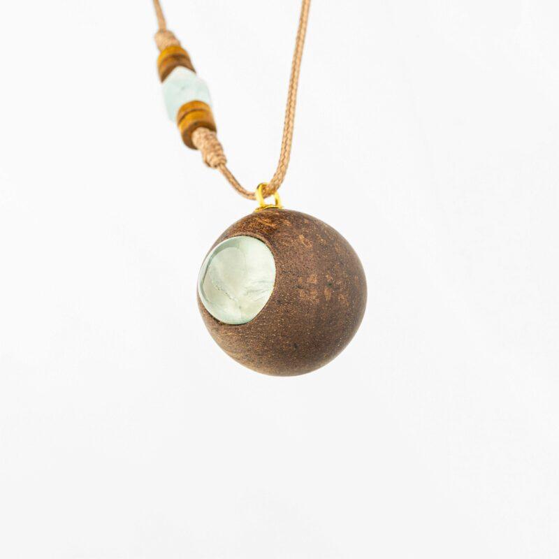 گردنبند چوب گردو و سنگ پرهینت (حدقه) - Image 2