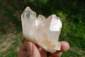 سنگ کوارتز سفید شیری