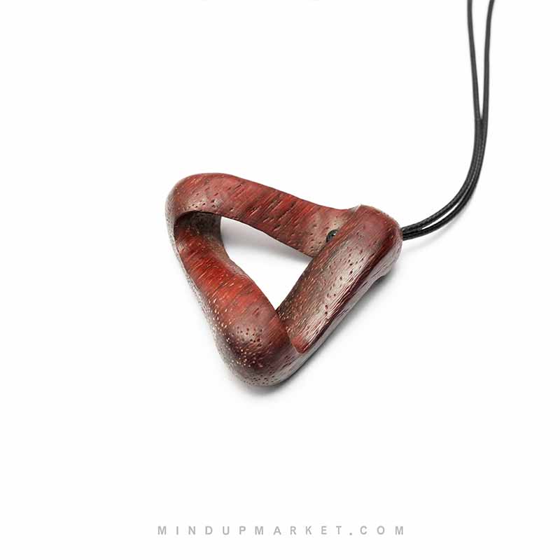 گردنبند سنگی مثلث ناممکن گردنبند سنگی مثلث ناممکن