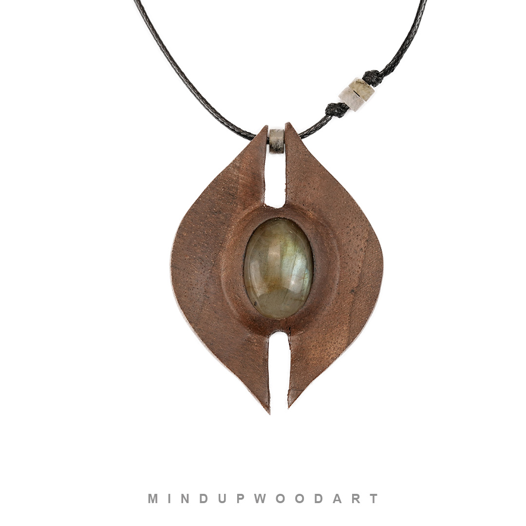 b0458 گردنبند چوبی لابرادوریت دستساز