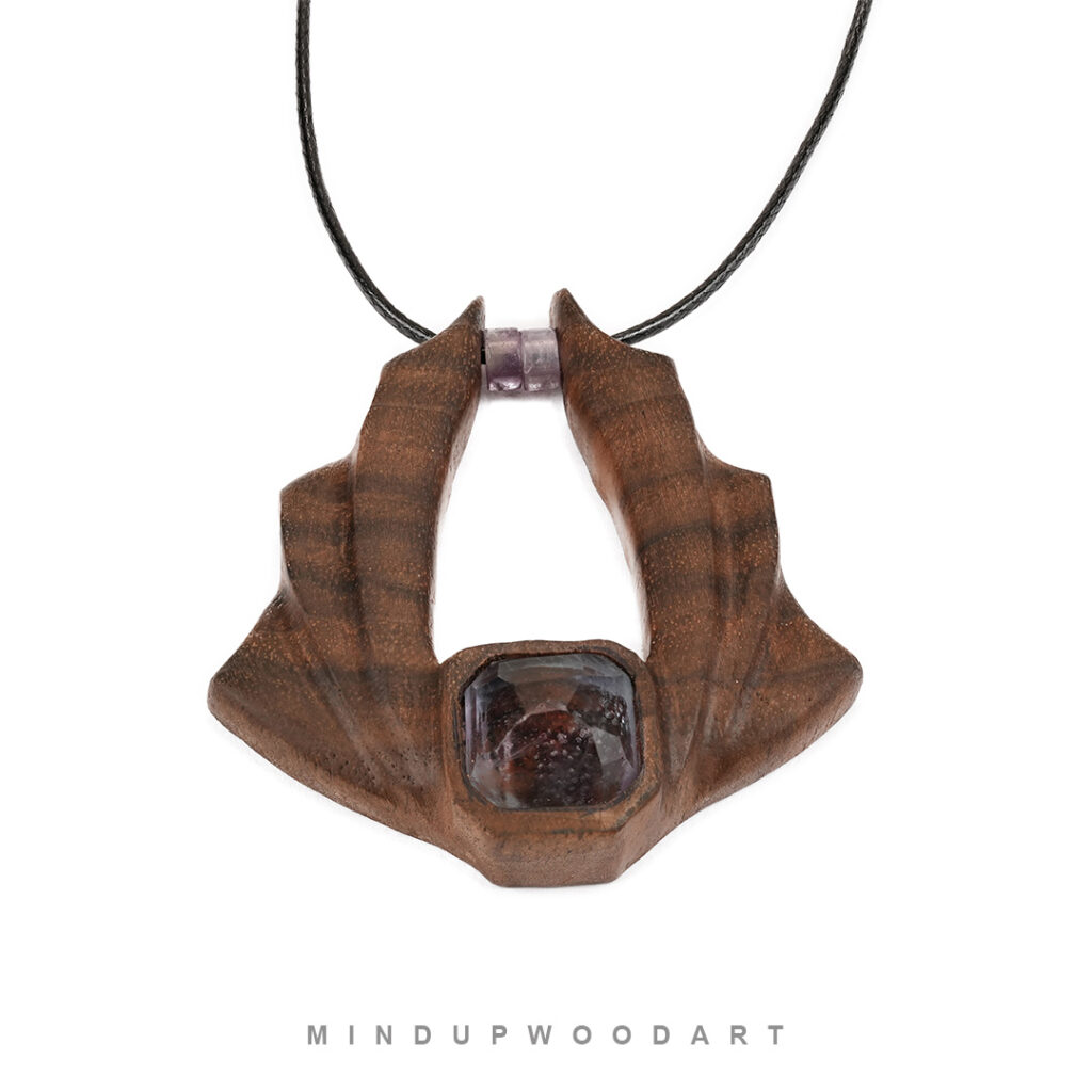 کادو تولد 28 گردنبند چوبی مینیمال با سنگ طبیعی فلوریت