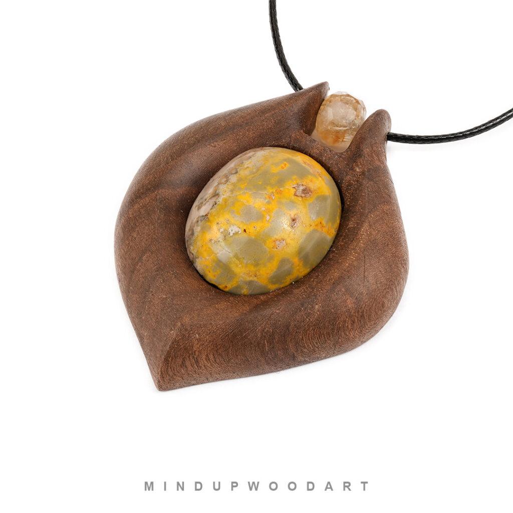 کادو تولد 38 جزئیات سنگ جاسپر بامبل بی و سیترین در گردنبند چوبی ارس