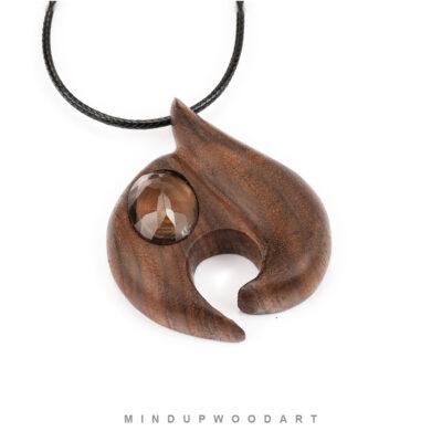 جزئیات چوب گردو و سنگ کوارتز دودی در گردنبند چوبی