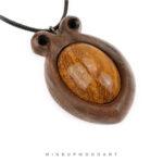 جزئیات سنگ جاسپر در گردنبند چوبی دستساز سپر