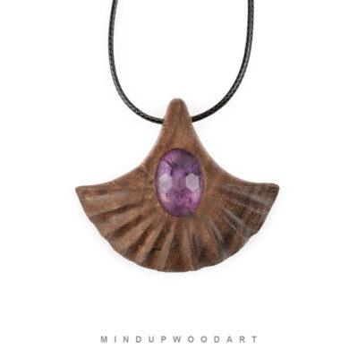 گردنبند چوبی آمیتیست جواهری مدل فروغ ساخته‌شده از چوب گردو